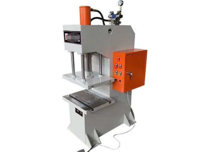 沖壓機(jī)應(yīng)用步進(jìn)電機(jī)和驅(qū)動器實(shí)現(xiàn)控制